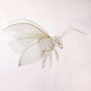 Bee Large - Wiremesh painted sculpture in epoxy resin by Capaccioli Daniela - Fp Art Online